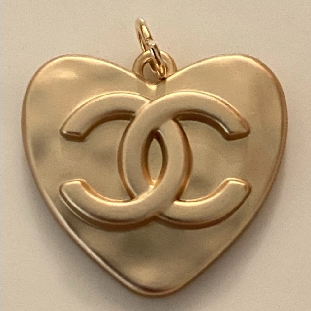 AUTHENTIC Chanel Gold Heart Pendant Necklace STAMPED RARE!!!